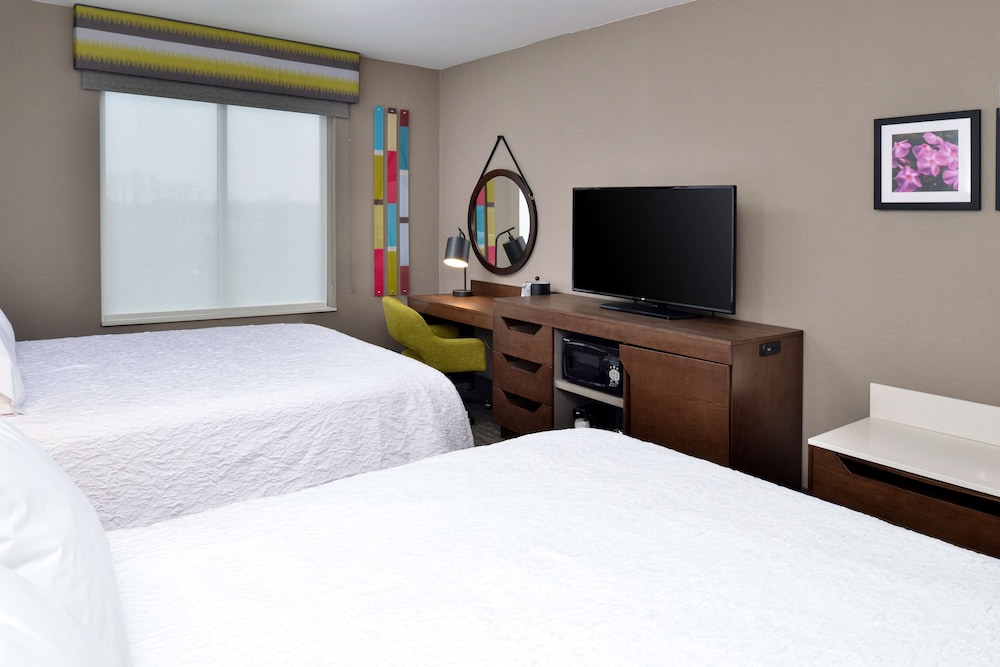 Room, 2 Queen Beds, Refrigerator & Microwave - Photo 8