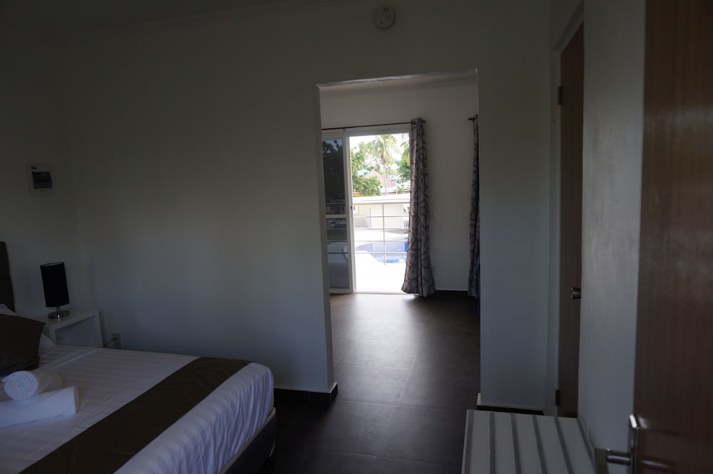 Queen Suite with Pool View photo 2