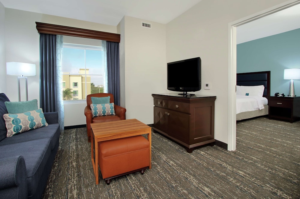 Studio, 1 King Bed, Accessible (Mobility & Hearing, Roll-in Shower) - Photo 6