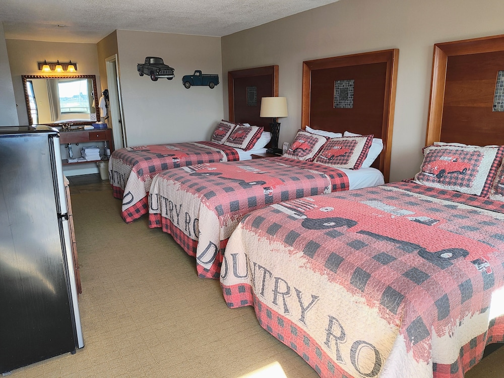 Economy Triple Room, Multiple Beds photo 2