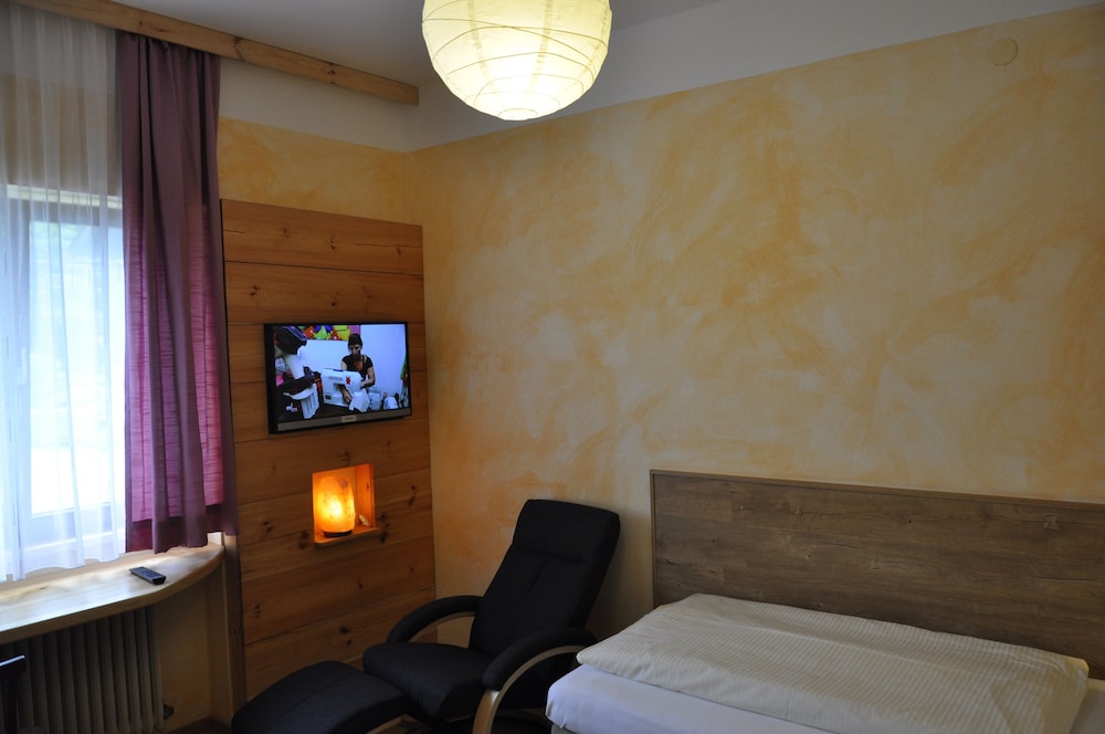 Comfort Single Room, 1 Twin Bed, Non Smoking, Refrigerator photo 2