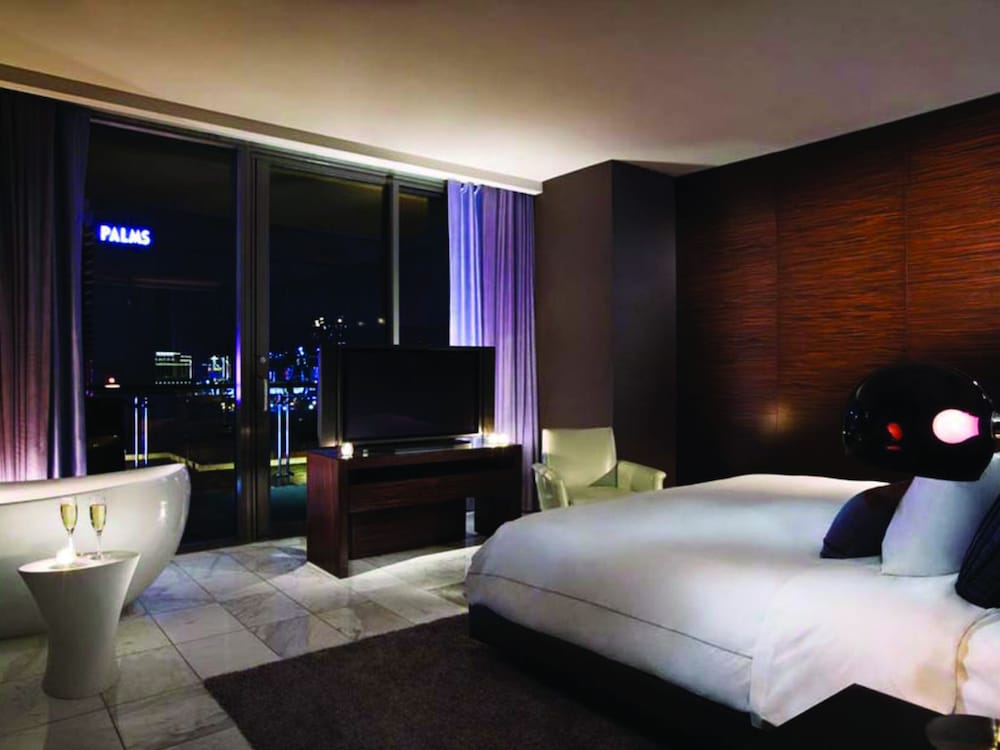 Palms Place - One Bedroom Suite - Photo 2