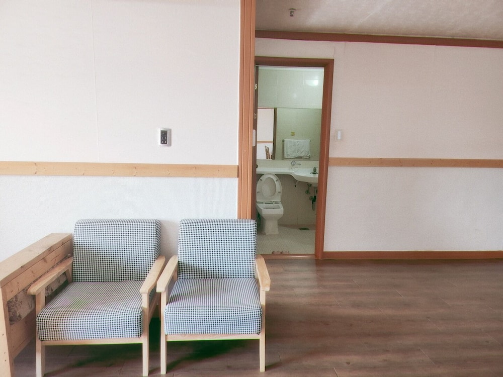 Family Room, Ocean View (25PY) photo 3