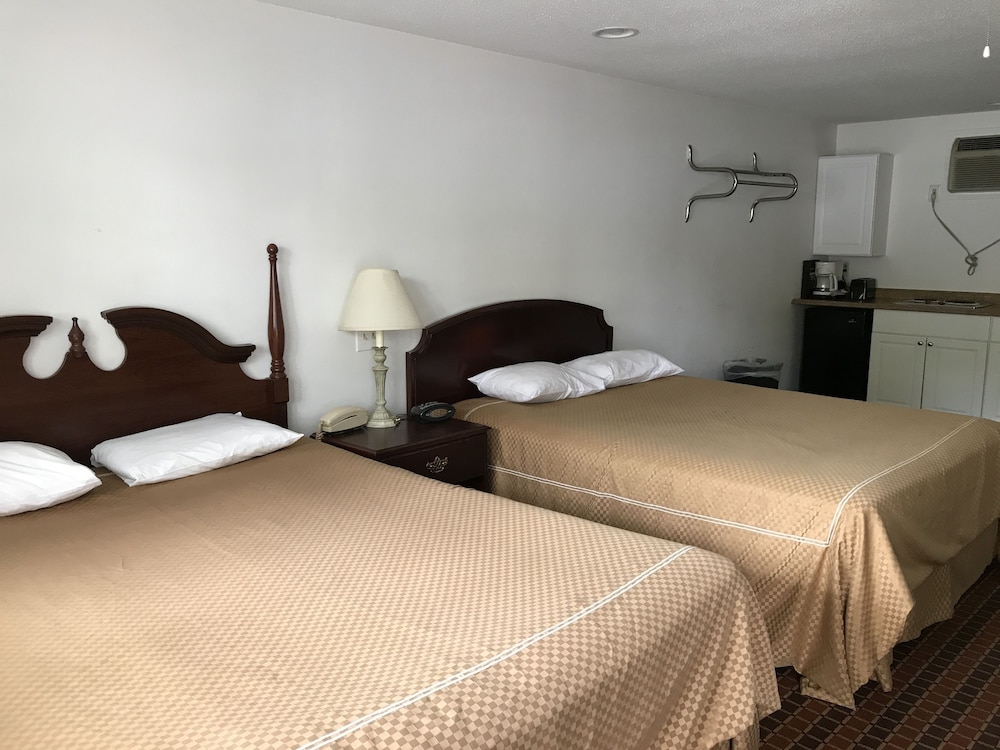 Standard Room, 2 Queen Beds - Photo 1