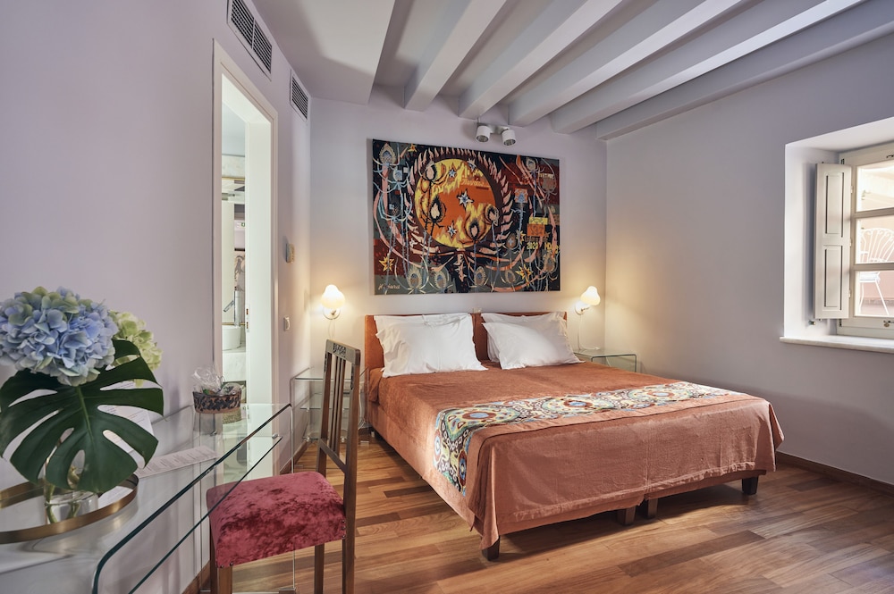 Double Room with Courtyard views