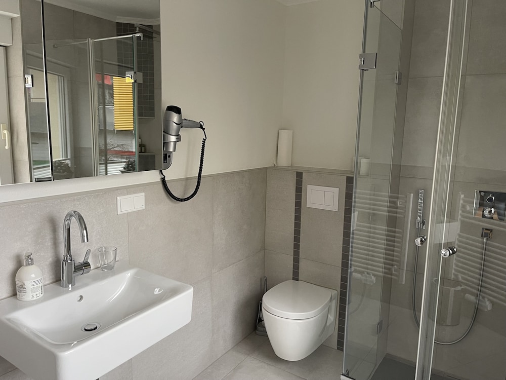 Apartment, Private Bathroom - Photo 4