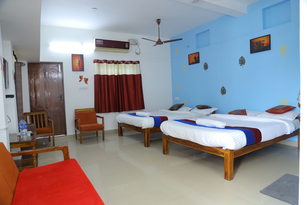 Family Room, 2 Queen Beds photo 2