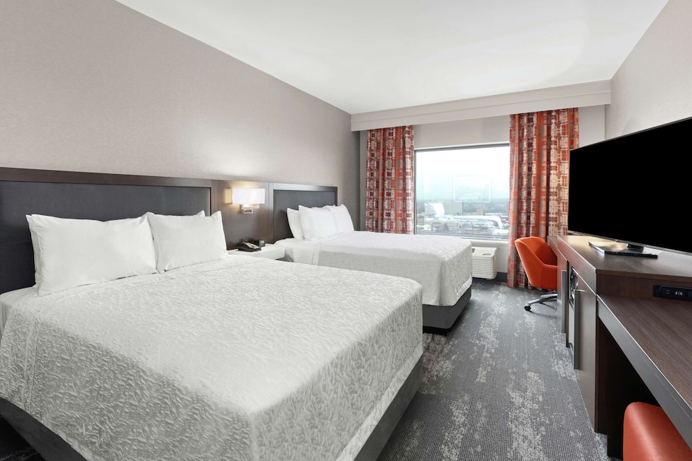 Room, 2 Queen Beds, Accessible, Bathtub - Photo 2