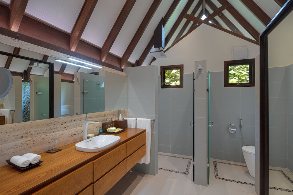 Meedhupparu Residence with Pool - Photo 3