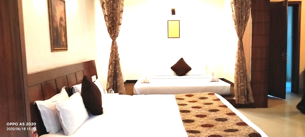 Premium Room, 1 Bedroom, Refrigerator photo 2