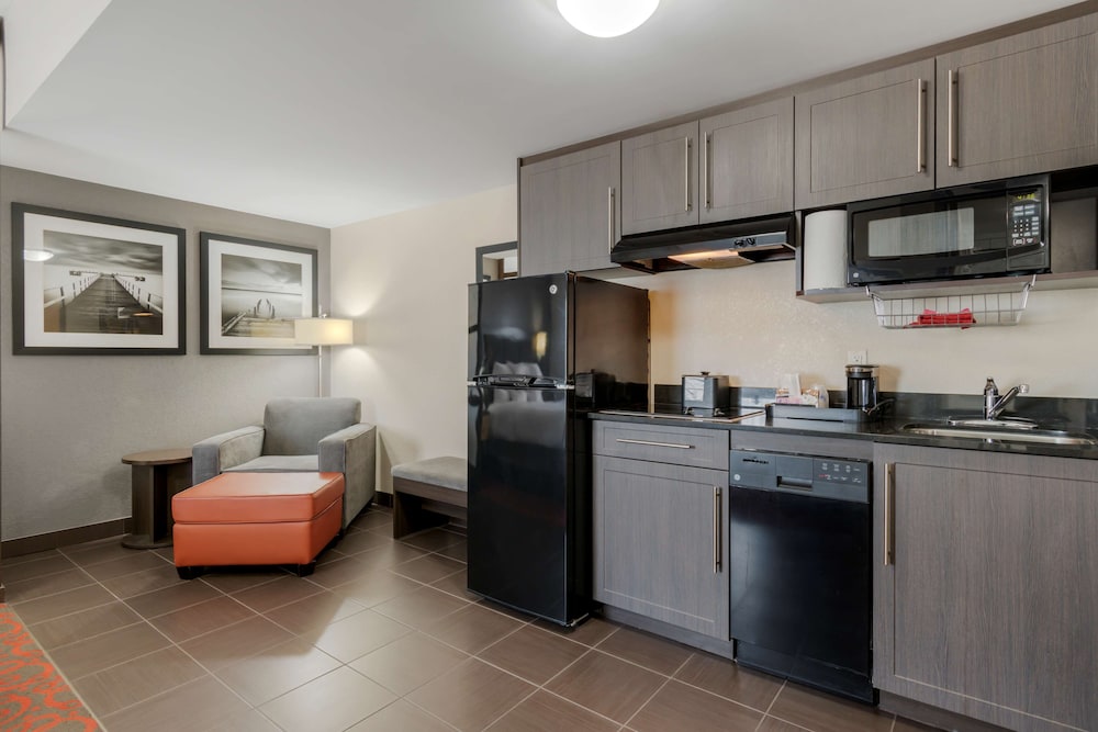 Standard Room, 2 Queen Beds, Non Smoking, Kitchenette (Pet Friendly) photo 2