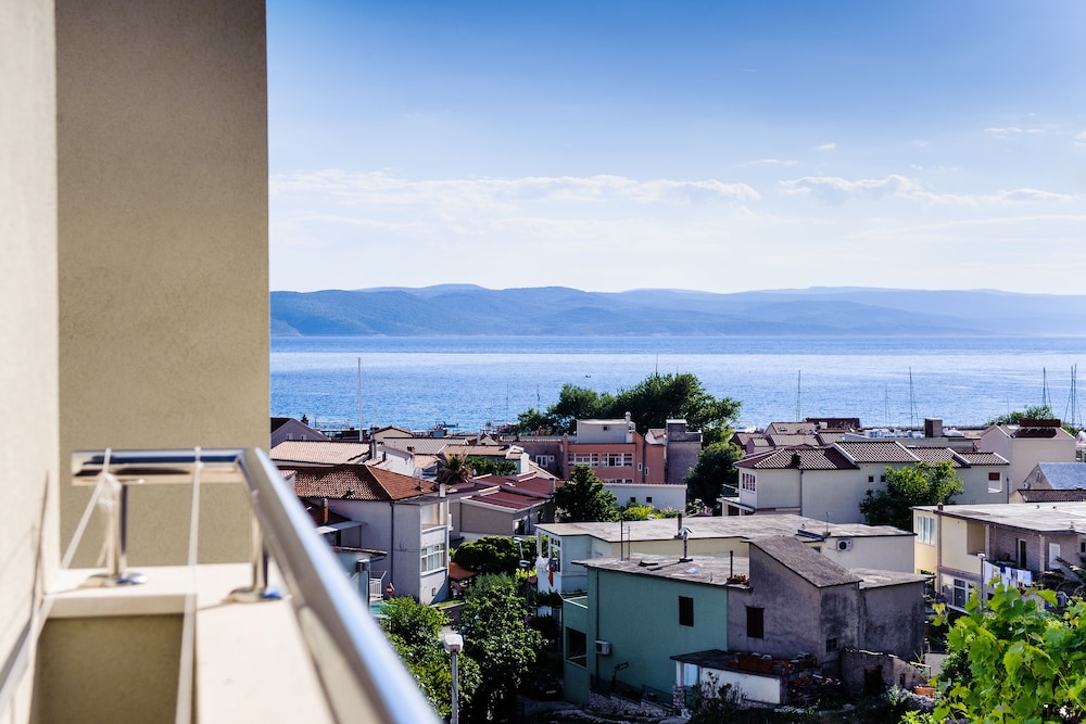 Studio, Balcony, Partial Sea View photo 2