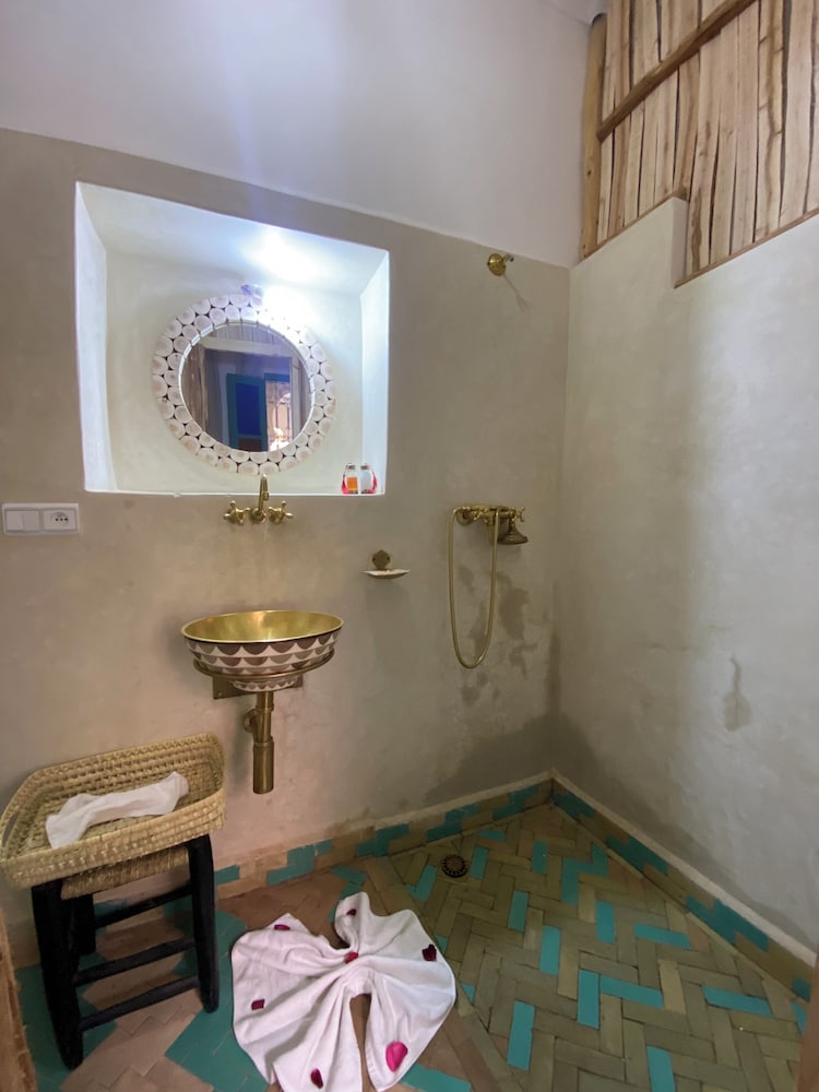 Double or Twin Room - Photo 7