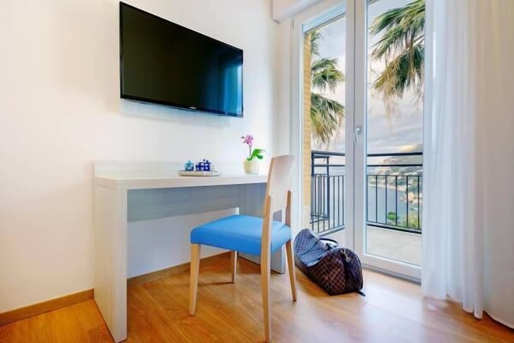 Suite, 2 Bedrooms photo 2