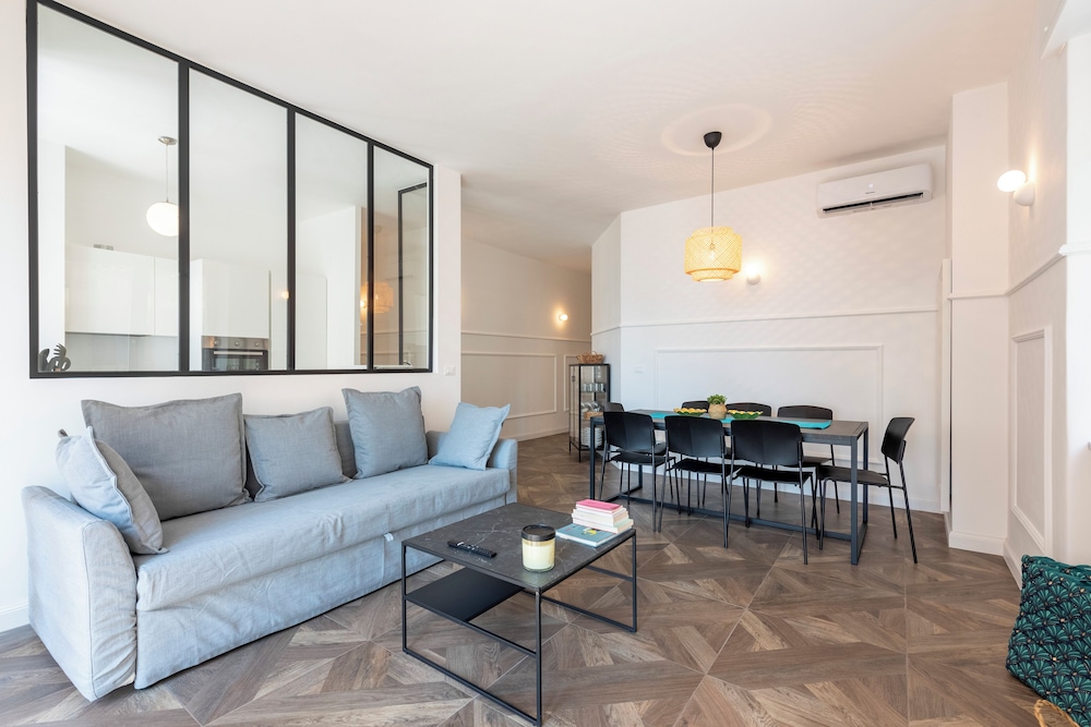 Comfort Apartment, City View