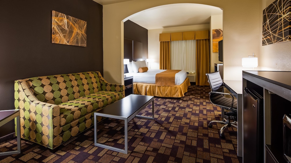 Suite, 1 King Bed, Smoking, Refrigerator & Microwave