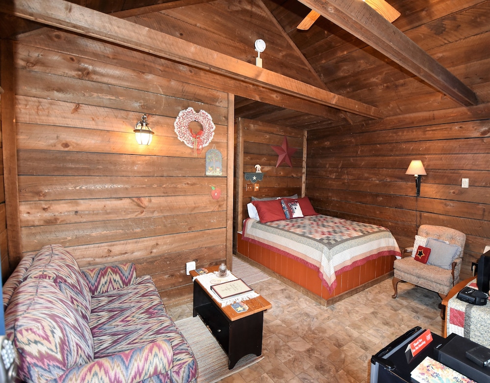 Cabin, 1 Queen Bed, Private Bathroom photo 2