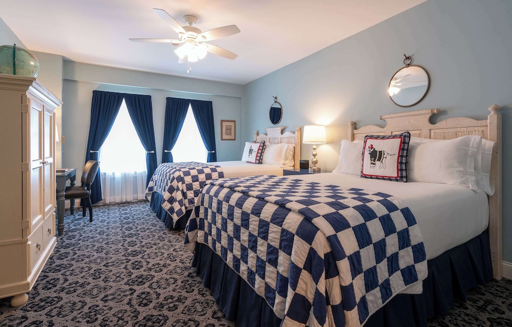 Superior Room, 2 Queen Beds - Photo 4