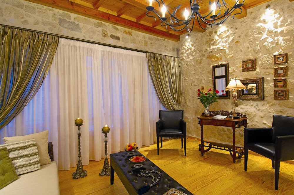 Executive Suite - Photo 11