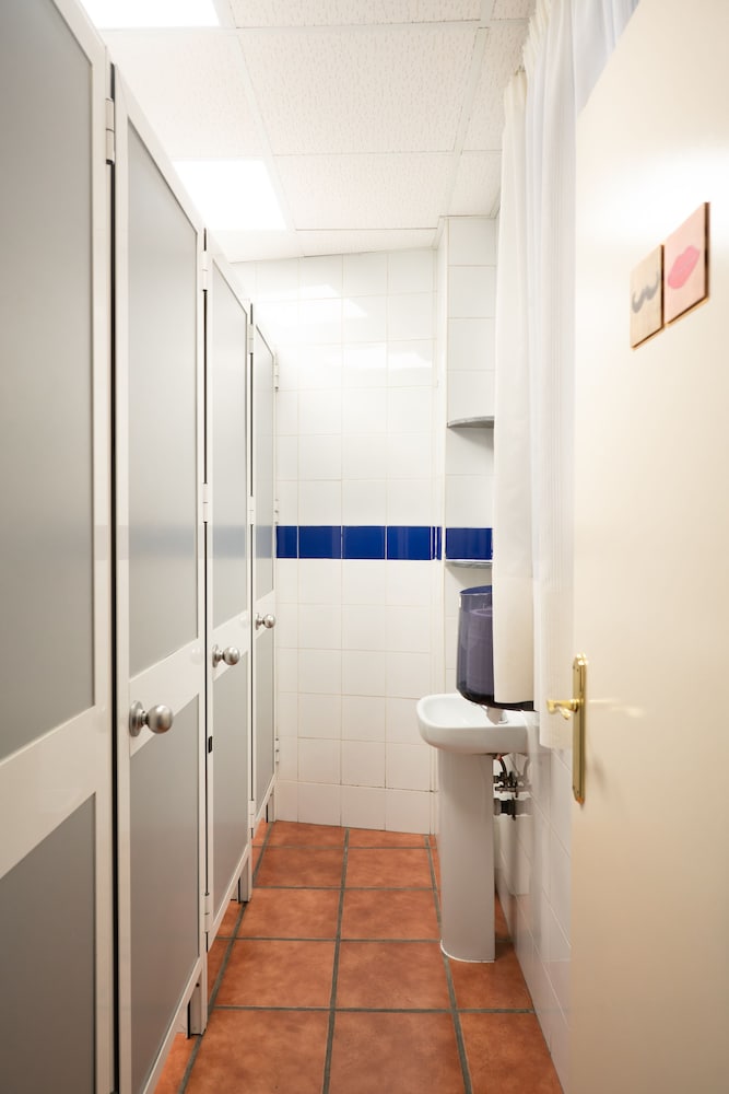 Triple Room, Shared Bathroom (outdoor balcony to Cuesta Gomerez ) photo 3