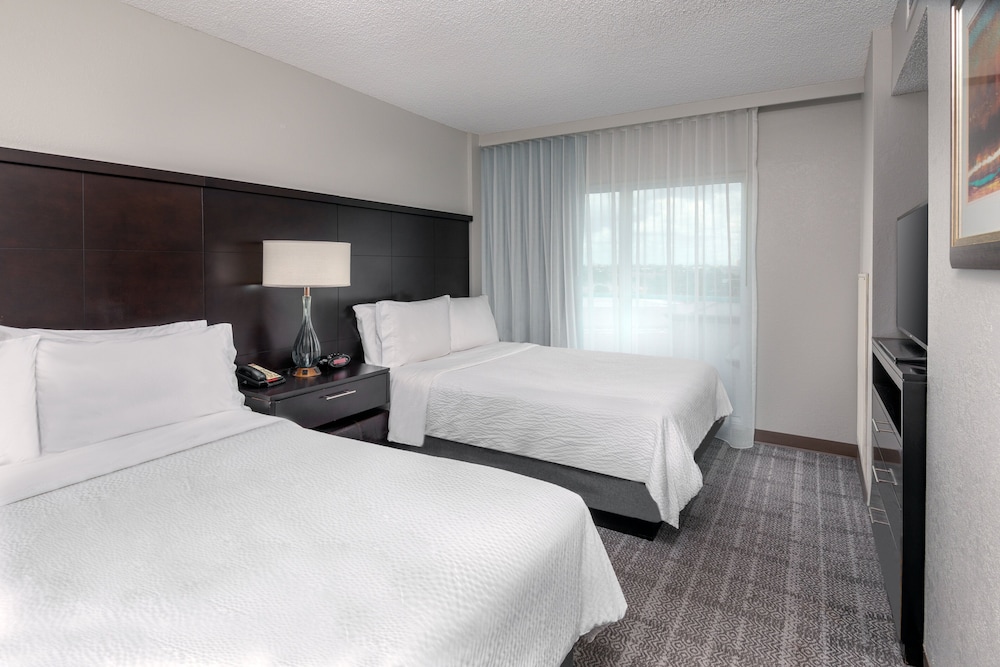 Suite, 1 Bedroom, Kitchen photo 2