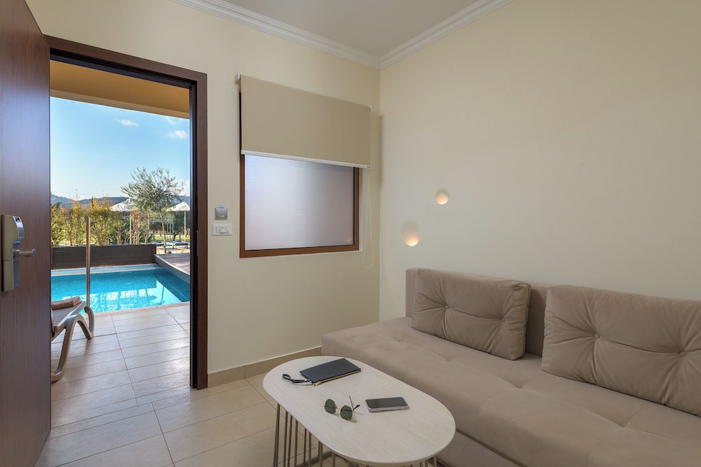 Basic Suite, Private Pool, Resort View