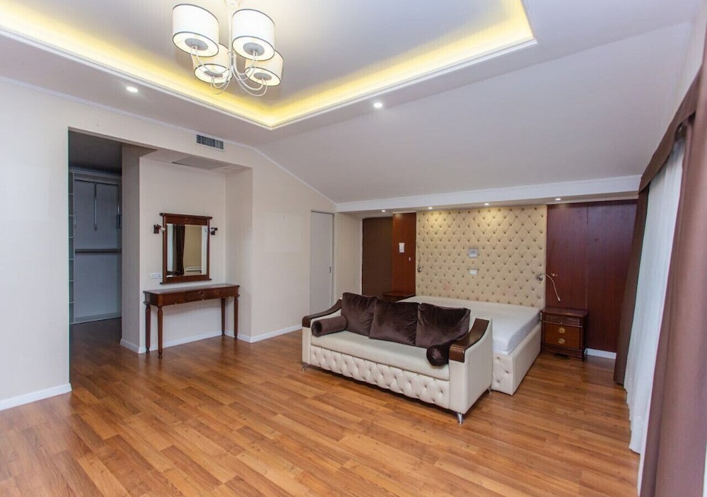Family Room, 1 Bedroom, Kitchen