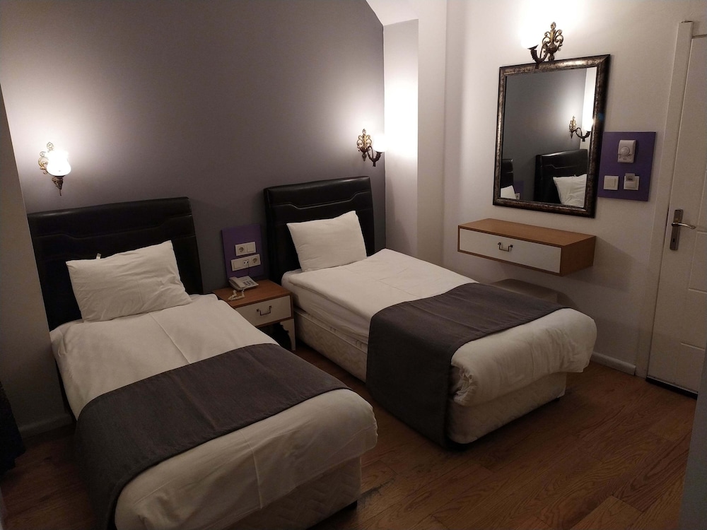 Economy Twin Room, 2 Twin Beds photo 1