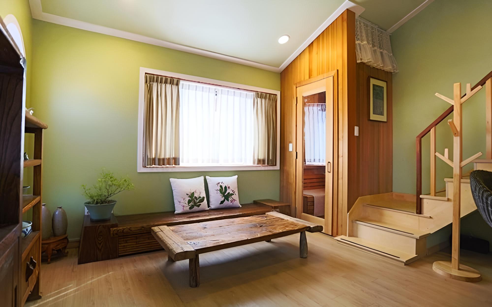 Room (2F Rosemary) - Photo 3