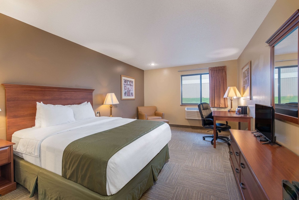 Standard Room, 1 Queen Bed - Photo 1