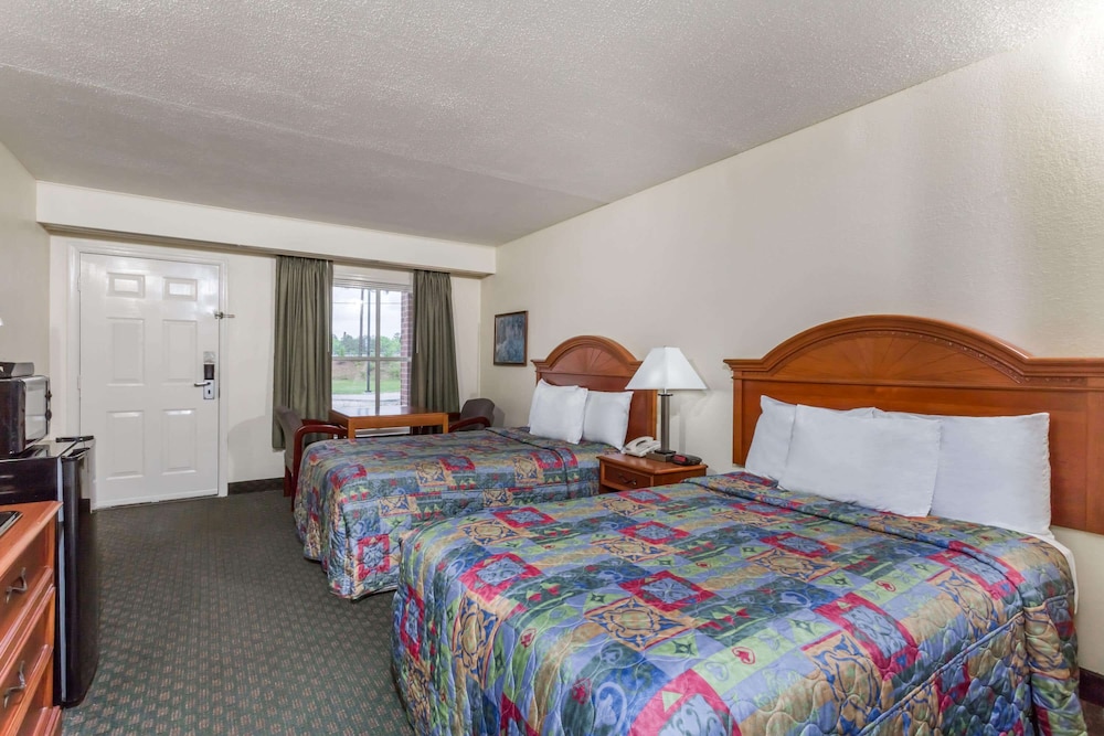 Standard Double Room, 2 Double Beds, Smoking - Photo 2