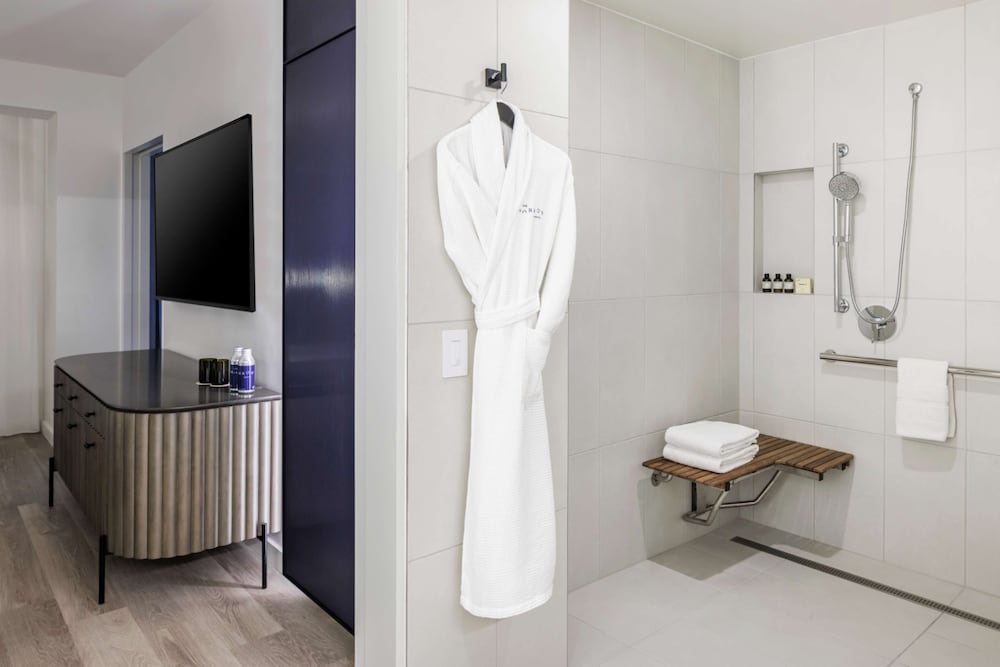 Room, 2 Queen Beds (Roll-In Shower) - Photo 1