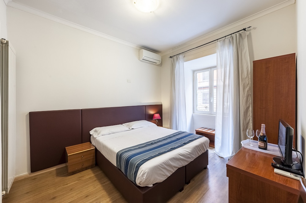Economy Double Room photo 2