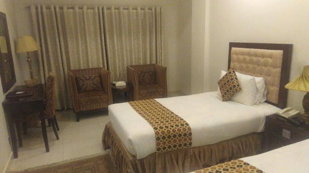 Deluxe Twin Room photo 3