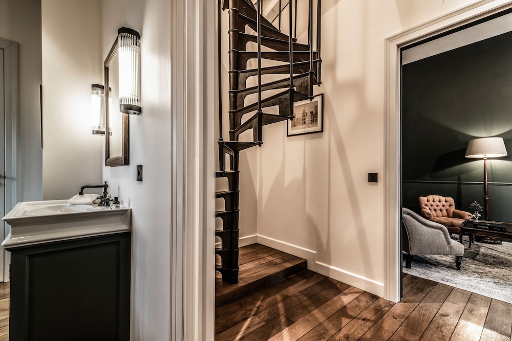 Suite 19 photo 3