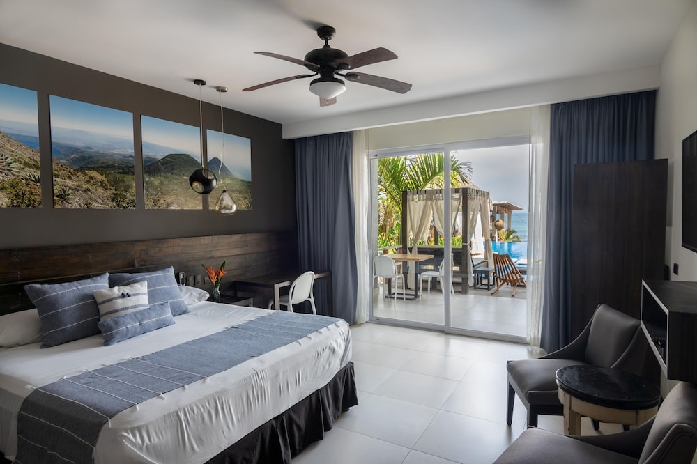 Premium Single Room, 1 King Bed, Balcony, Ocean View
