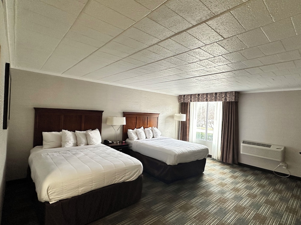 Suite, 2 Queen beds and sofa bed, Non-Smoking photo 2