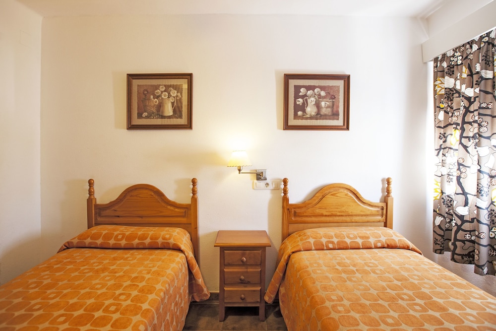 Deluxe Double or Twin Room, Private Bathroom photo 3