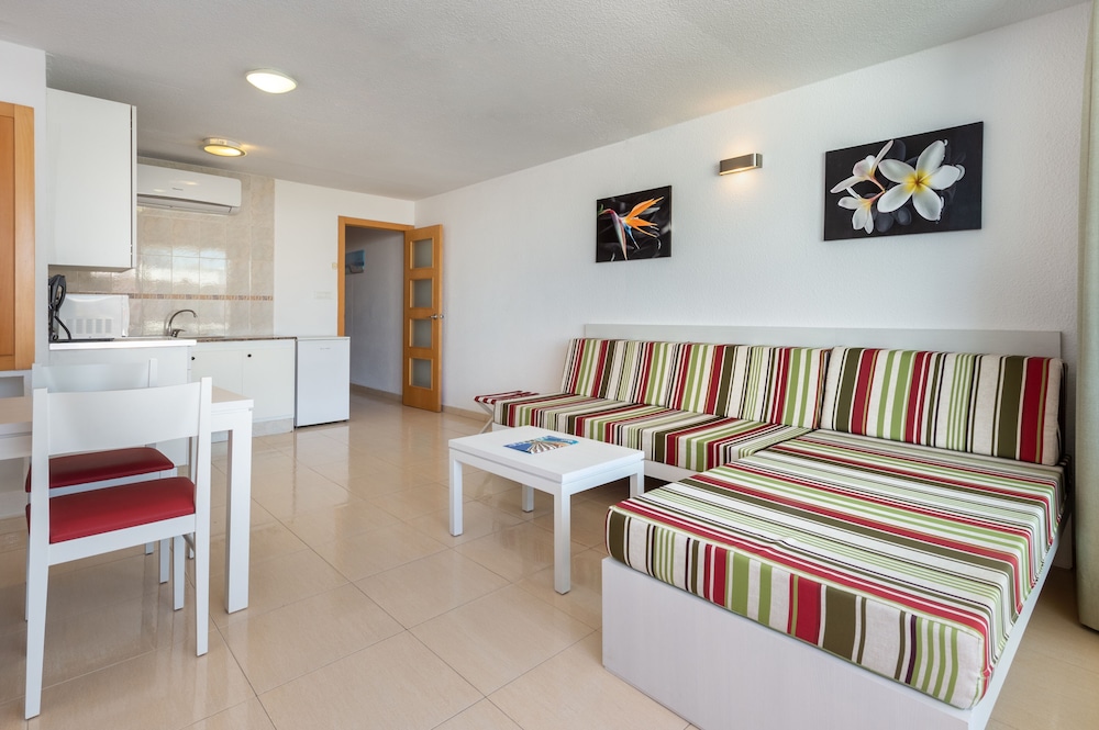 Apartment, 1 Bedroom, Balcony, Partial Sea View photo 3