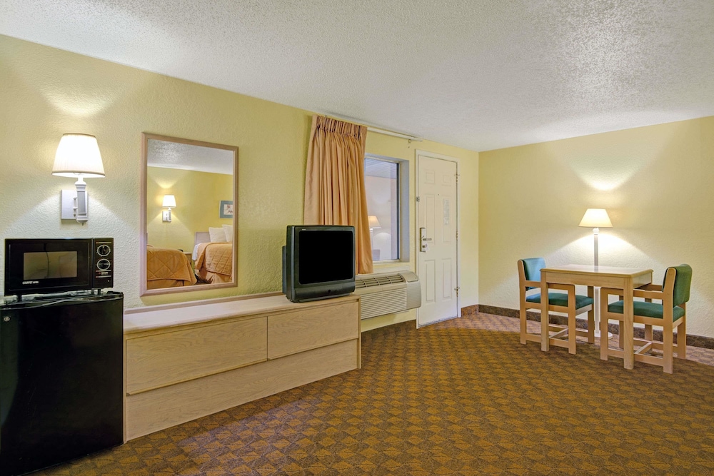 Suite, 2 Queen Beds, Non Smoking photo 3