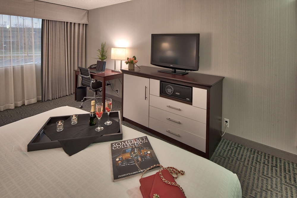 Deluxe Room, 1 King Bed - Photo 4