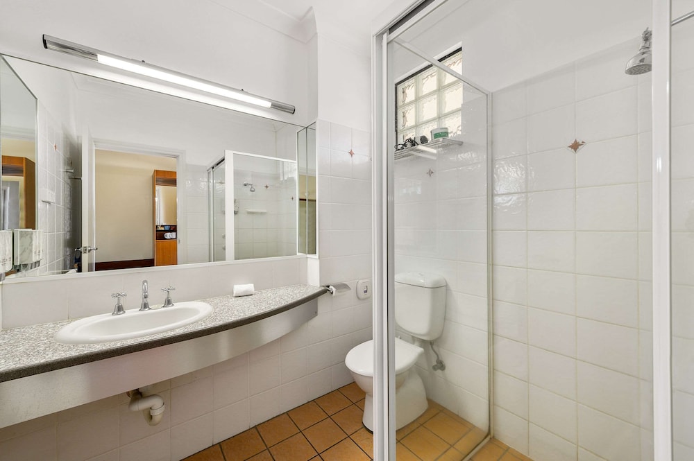 Standard Room, 1 Queen Bed, Non Smoking - Photo 4