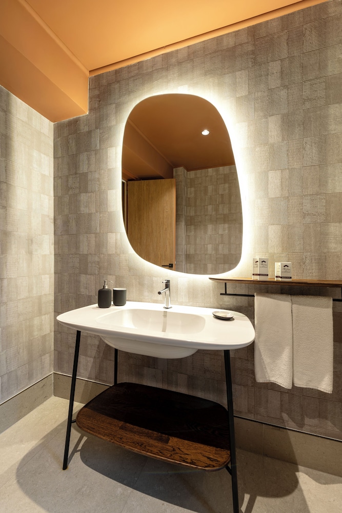 Superior Suite - Photo 26