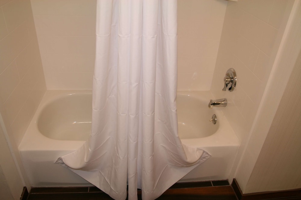 Room, 2 Queen Beds, Non Smoking, Refrigerator - Photo 2