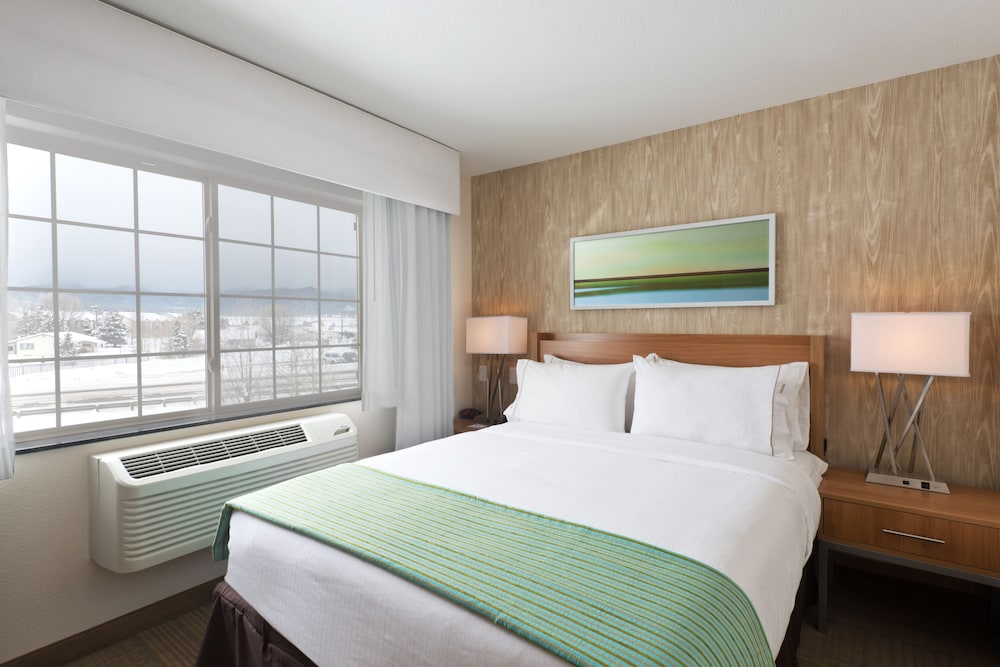 Suite, 1 King Bed, Accessible photo 3