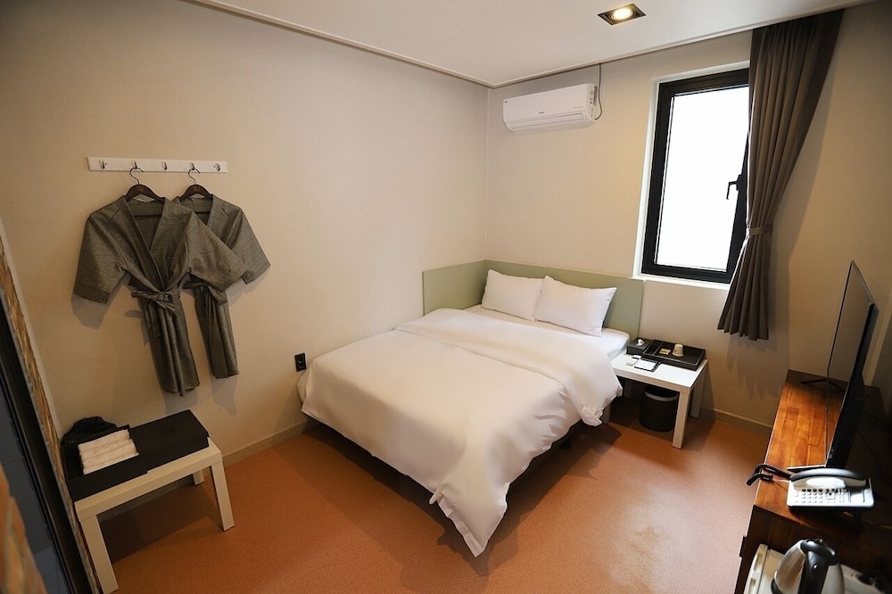 Standard Double Room - Photo 1