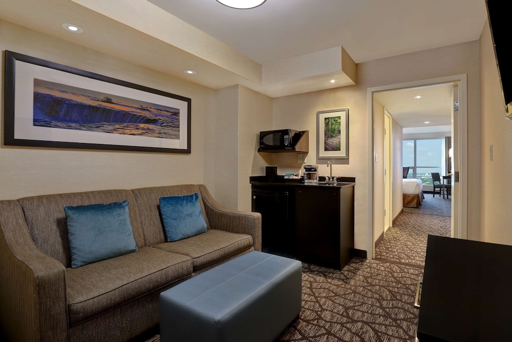 King Bed with Sofa Bed and view of Niagara Falls & American Falls - Floor 15