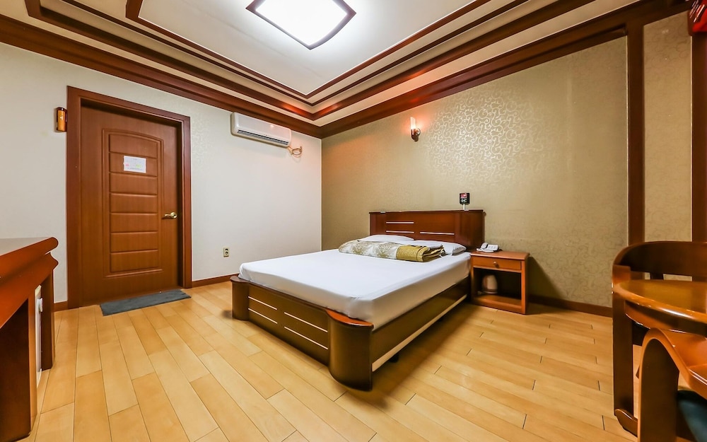 Room (Standard Room) - Photo 1