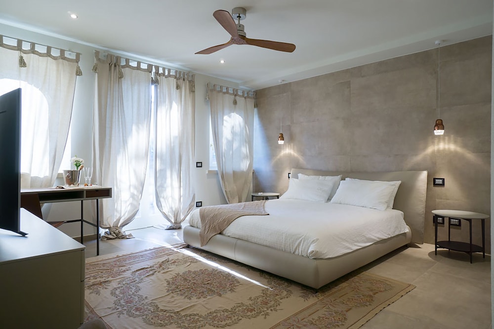 Deluxe Double Room, 1 King Bed, Non Smoking, Garden View (La Merope) photo 1