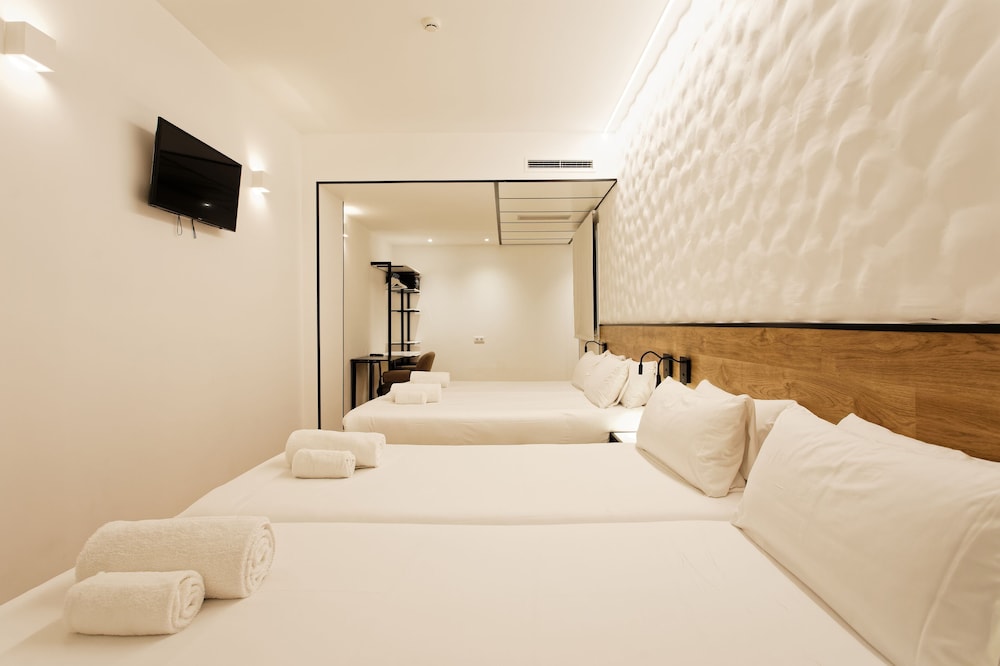 Economy Quadruple Room photo 3